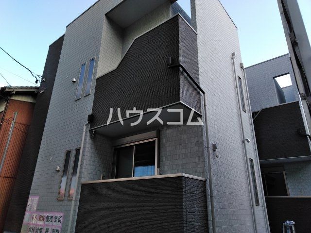 名古屋市中村区岩塚本通のアパートの建物外観