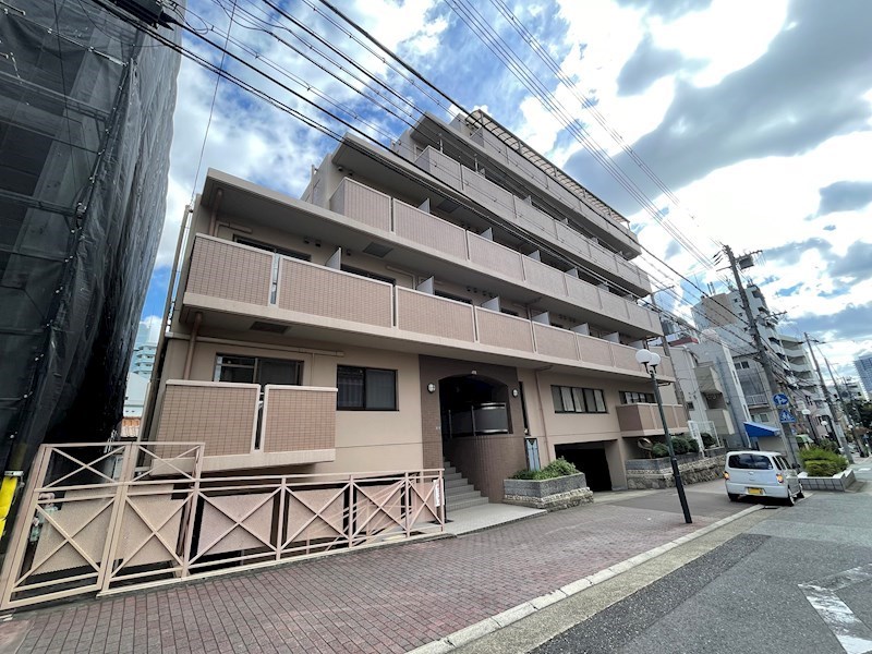 神戸市中央区中山手通のマンションの建物外観