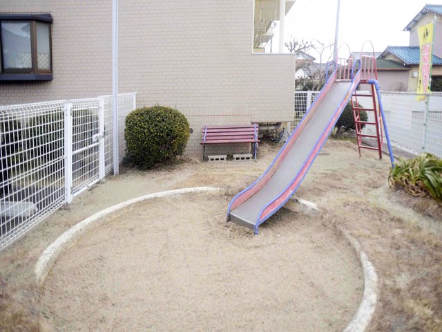 その他　敷地内遊び場