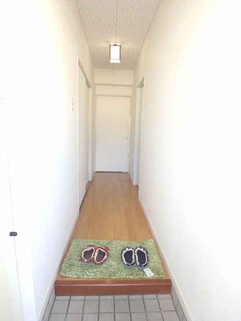 玄関　下駄箱付き☆※備品は付きません
