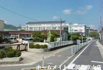 【岡山市東区西大寺中のマンションの小学校】