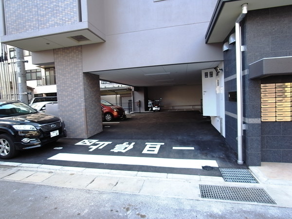 【サンロージュ浦上駅前の駐車場】