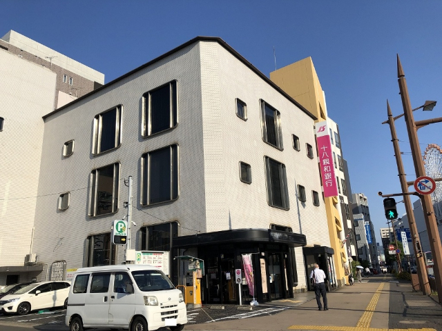 【サンロージュ浦上駅前の銀行】