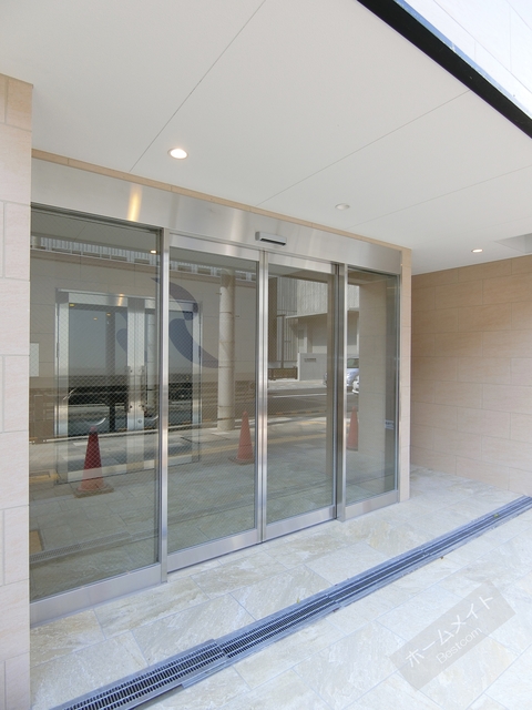 エントランス　オートロック付きで部外者シャットアウト♪