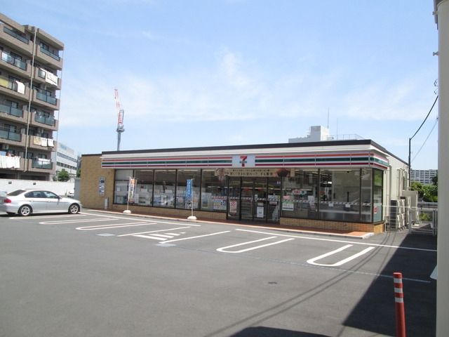 【横浜市戸塚区上倉田町のアパートのコンビニ】