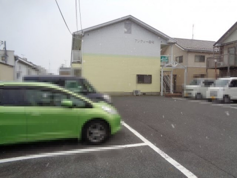 【大津市唐崎のアパートの駐車場】