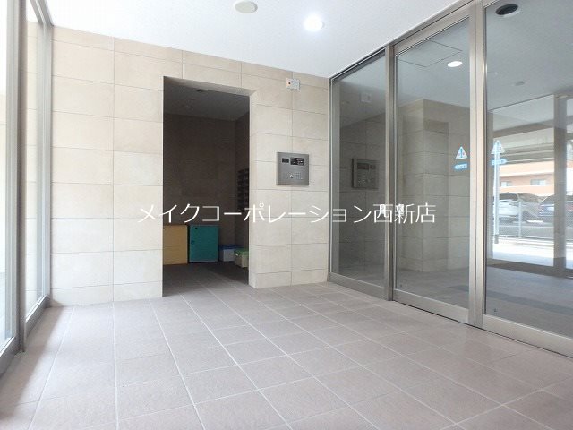 【福岡市西区姪の浜のマンションのエントランス】