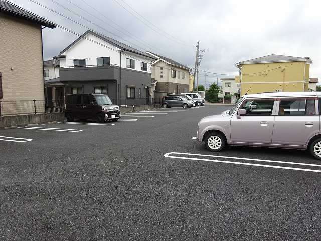 【アン＆アンディー　Ｂ棟の駐車場】