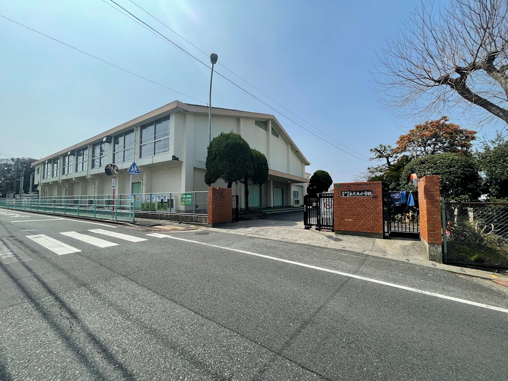 【北九州市八幡西区里中のマンションの小学校】