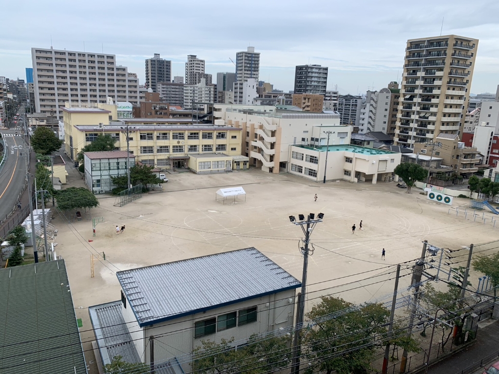 【福岡市中央区谷のマンションの小学校】