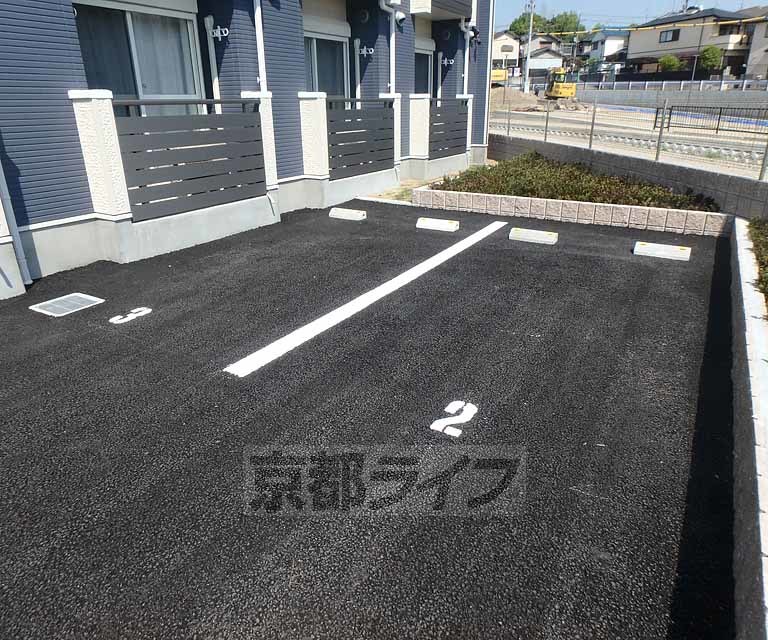 【宇治市広野町のアパートの駐車場】