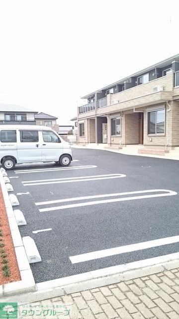 【野田市なみきのアパートの駐車場】