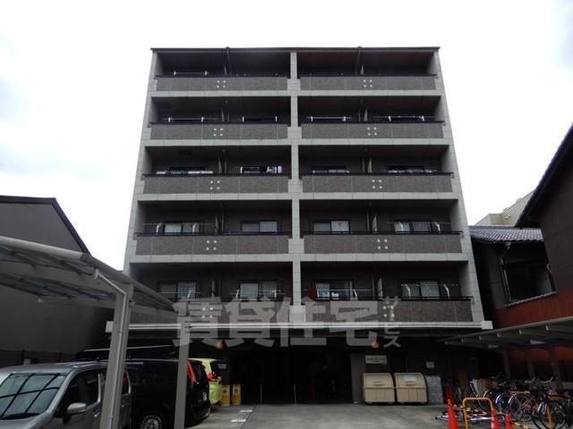 京都市上京区栄町のマンションの建物外観