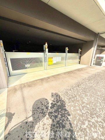 駐車場　駐車場があるので、車を買う予定の方も安心です