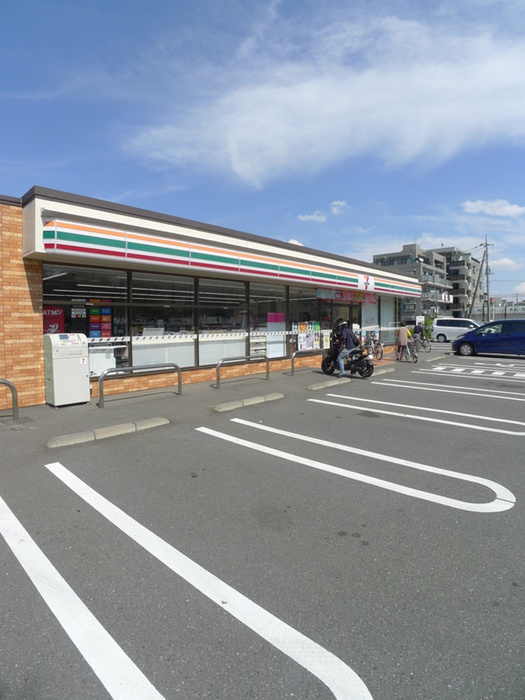 コンビニ　セブンイレブン（コンビニ）まで100m