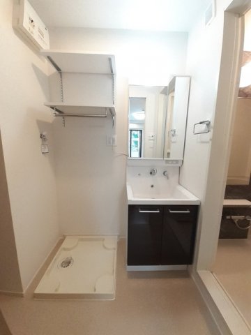 洗面設備　コンパクトで使いやすい洗面所