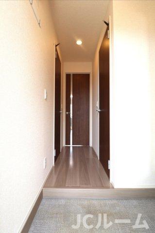 玄関　同間取り、別の階の部屋の写真です