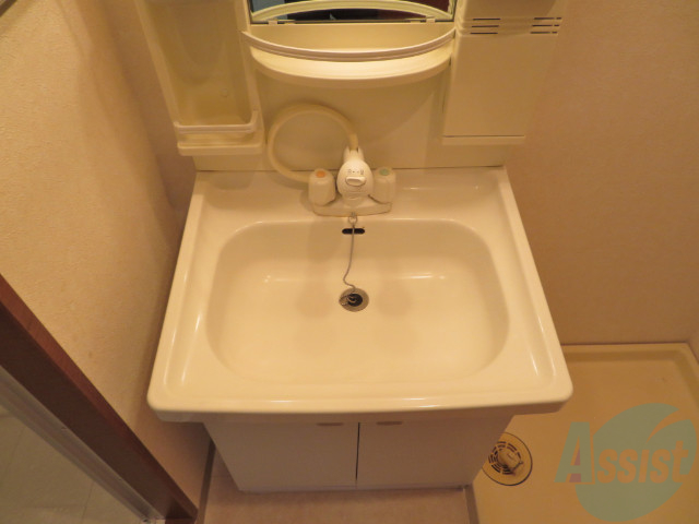洗面設備　洗面台は独立していて、朝の準備も捗りそうです。