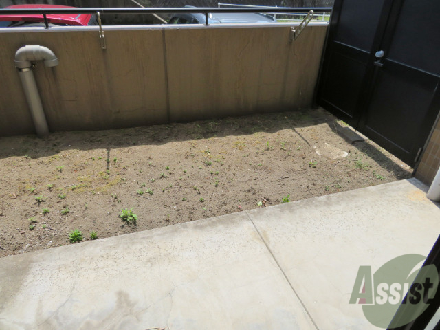 バルコニー　バルコニーの代わりに、スペースがありますよー。