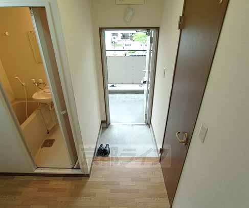 玄関　広くとれた玄関スペース