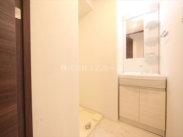 洗面設備　脱衣所　独立洗面台（シャンプードレッサー付）