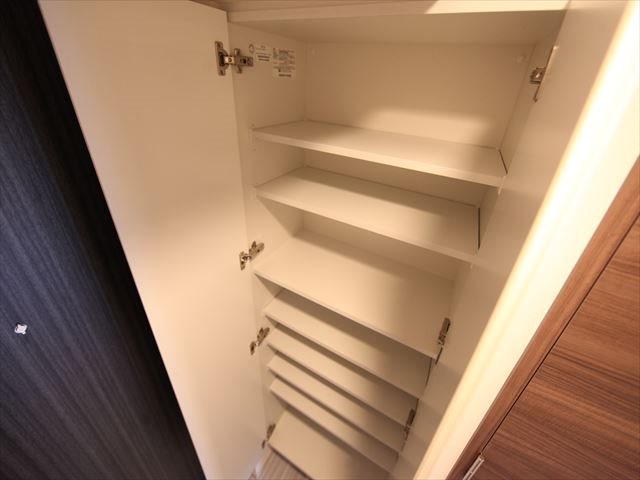 玄関　玄関（シューズボックス充実しています）