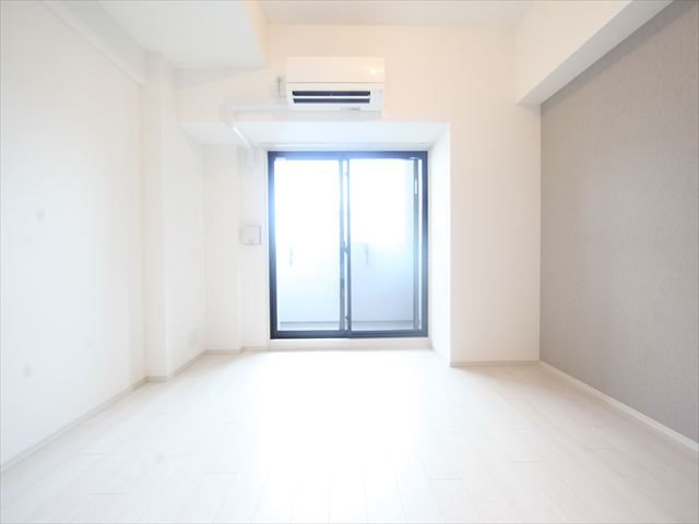 その他部屋・スペース　洋室8.5帖　エアコン完備　バルコニーに面しています