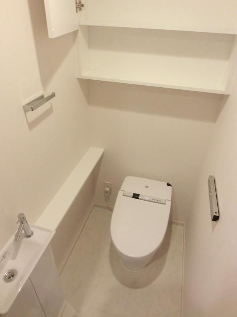 トイレ　温水洗浄便座