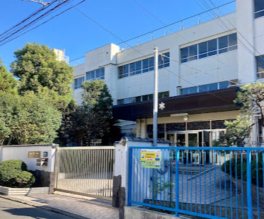 中学校　大田区立雪谷中学校（中学校）まで724m