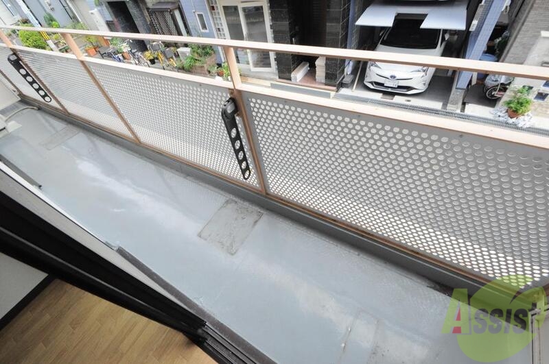 バルコニー　心地よい風が吹くバルコニー。洗濯物もよく乾きそうです。