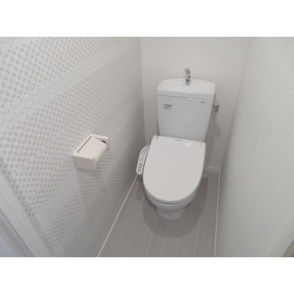 トイレ　ウォシュレット付き