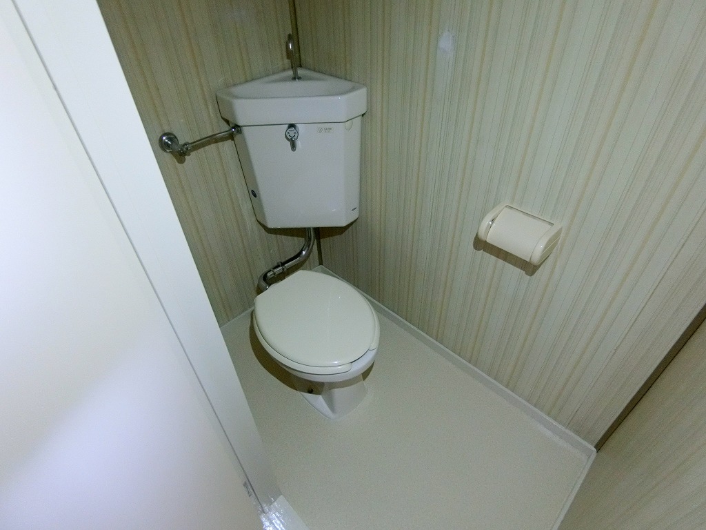 トイレ　トイレ内コンセントあります。トイレも綺麗です。