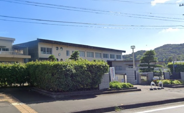 小学校　浜松市立西気賀小学校（小学校）まで2736m