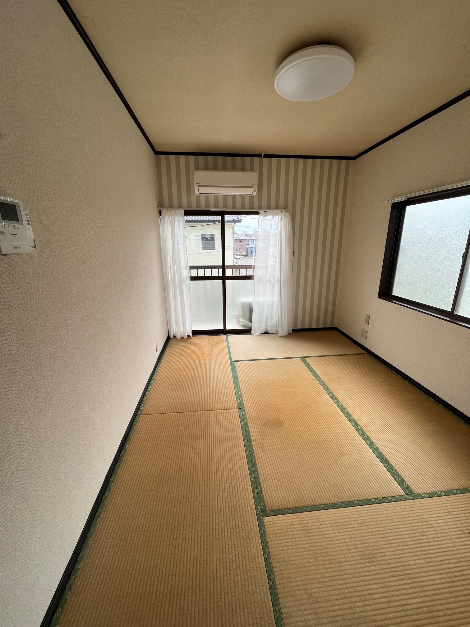 居室・リビング　日当り良好なリビング　なんだか眠くなる