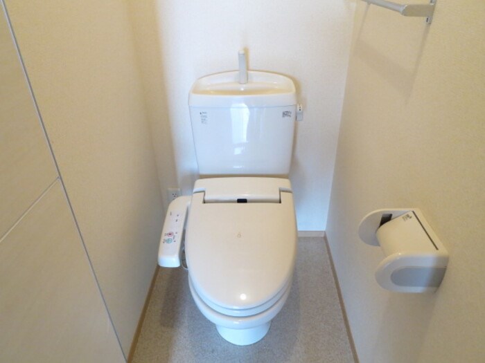 トイレ　※別号室の写真です