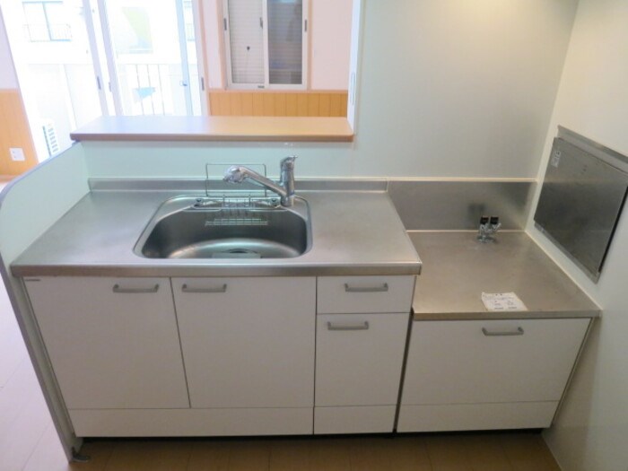 キッチン　対面キッチン※別号室の写真です