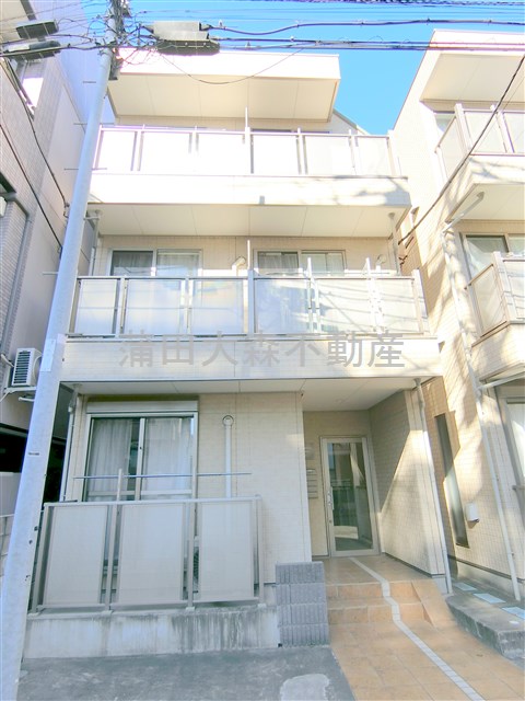 建物外観　2013年5月築軽量鉄骨造地上3階建て総戸数5戸オートロック