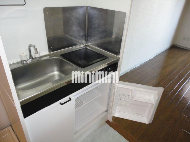 キッチン　１口電気コンロ付キッチン。ミニ冷蔵庫付いてます。