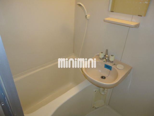 バス・シャワールーム　バス・トイレ別々のセパレートタイプ