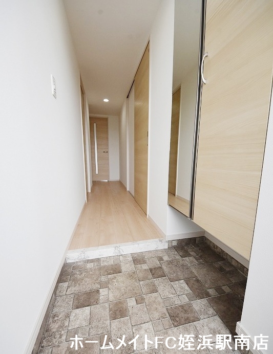 玄関　★天井高下駄箱でスッキリ！★参考写真