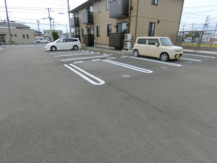 駐車場　駐車場