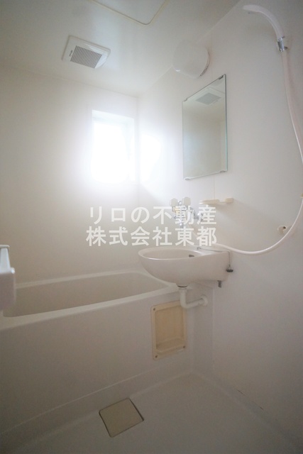 バス・シャワールーム　バストイレ別！湯船につかることで日頃の疲れを癒せます♪