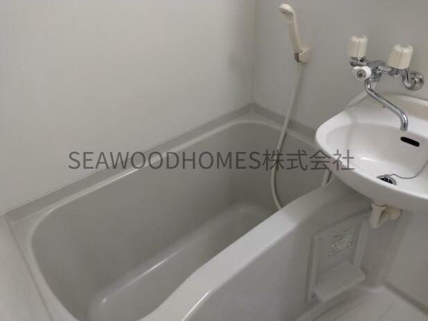 バス・シャワールーム　綺麗な浴槽で日々の疲れをリフレッシュ。