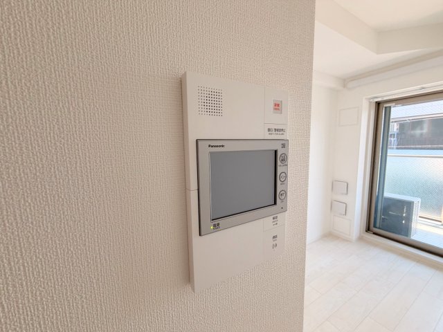 セキュリティ　TVモニターホンで来客が誰か確認してから開けて下さいね