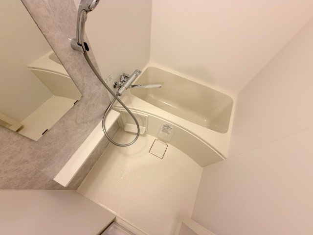 バス・シャワールーム　広めのお風呂は一日の疲れを癒してくれます。