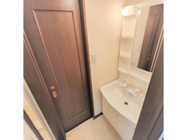 洗面設備　現在改装中の為室内写真は別の部屋のものとなります。