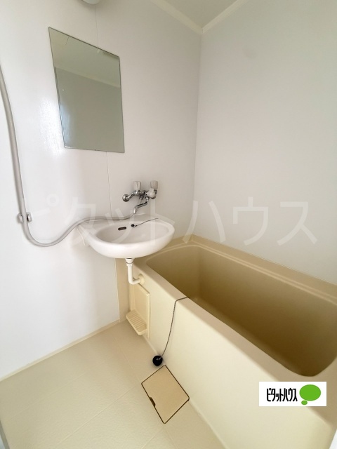 バス・シャワールーム　バス・トイレ別！