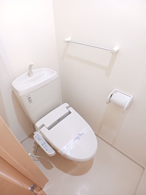 大阪モノレール本線 南摂津駅 徒歩18分 2階建 築15年のトイレ写真