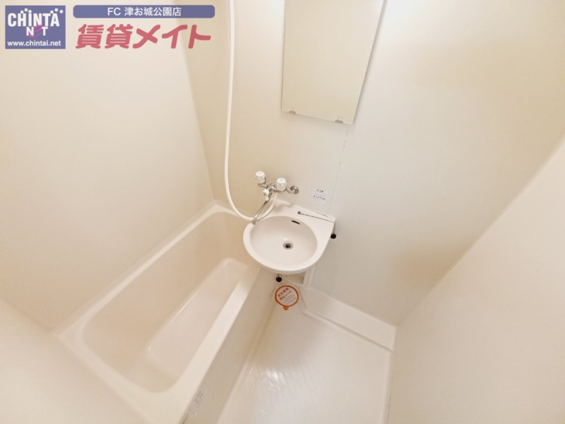 バス・シャワールーム　別部屋反転画像参考