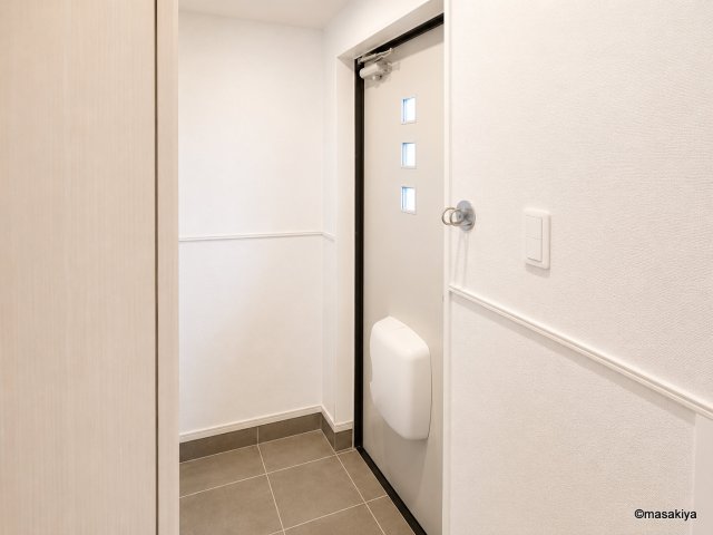 玄関　写真は同タイプのものです。参考になさってください。
